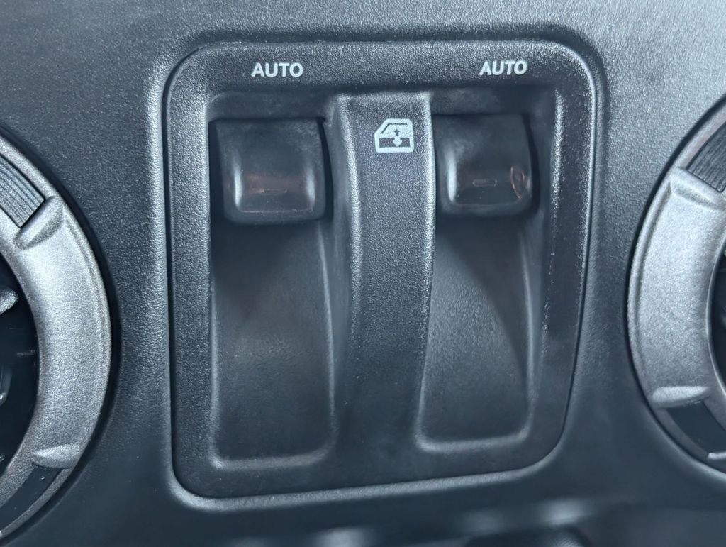 Used 2018 Jeep Wrangler Sport w/ Quick Order Package 24W image 33