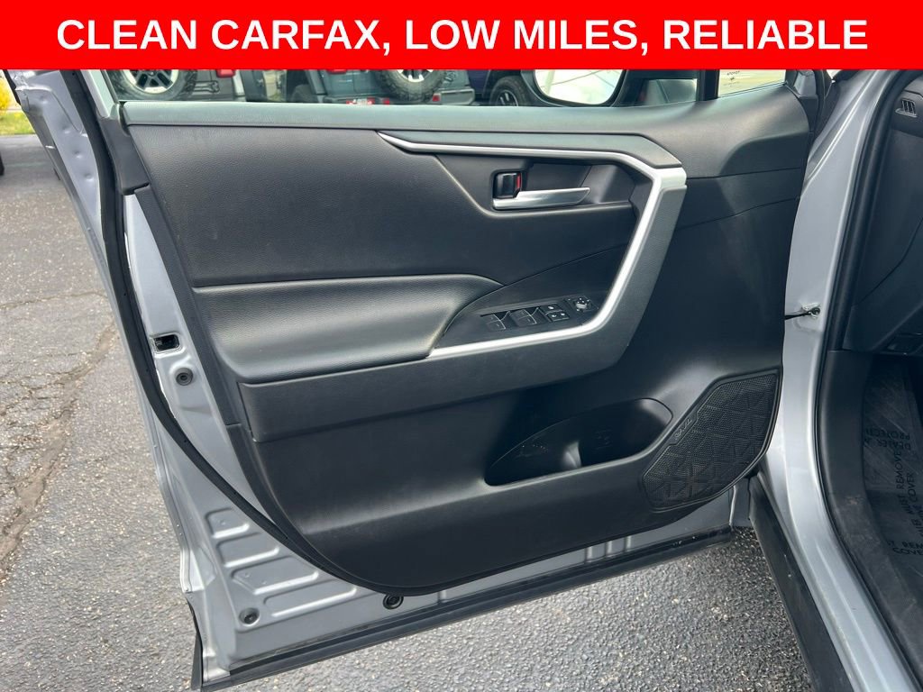 Used 2022 Toyota RAV4 XLE AWD/4WD image 14