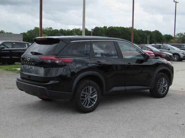 Used 2024 Nissan Rogue S AWD/4WD image 3