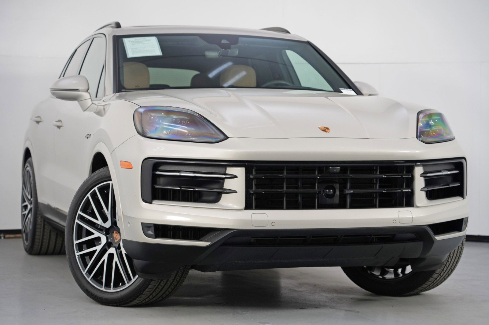 Used 2025 Porsche Cayenne E-Hybrid image 4