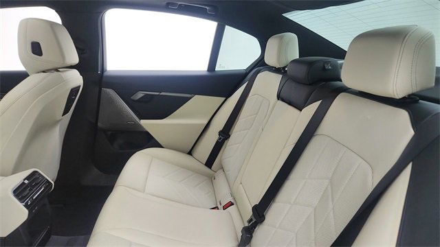 Used 2025 BMW i5 xDrive40 image 30