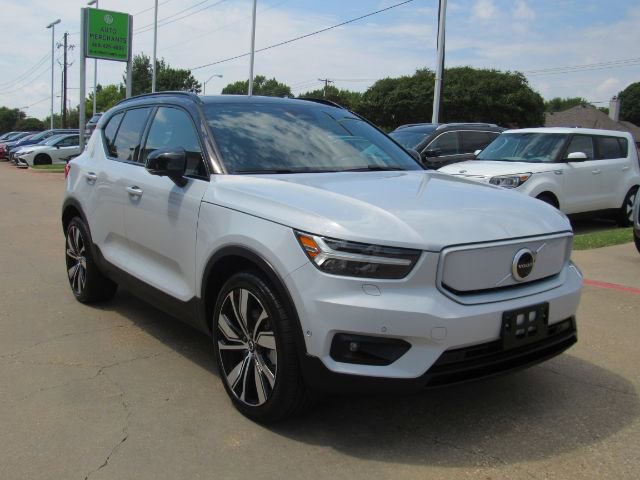 Used 2022 Volvo XC40 P8 Recharge Plus image 4