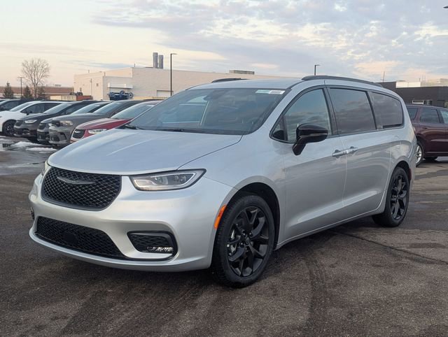 New 2026 Chrysler Pacifica Select w/ S Appearance Package image 7