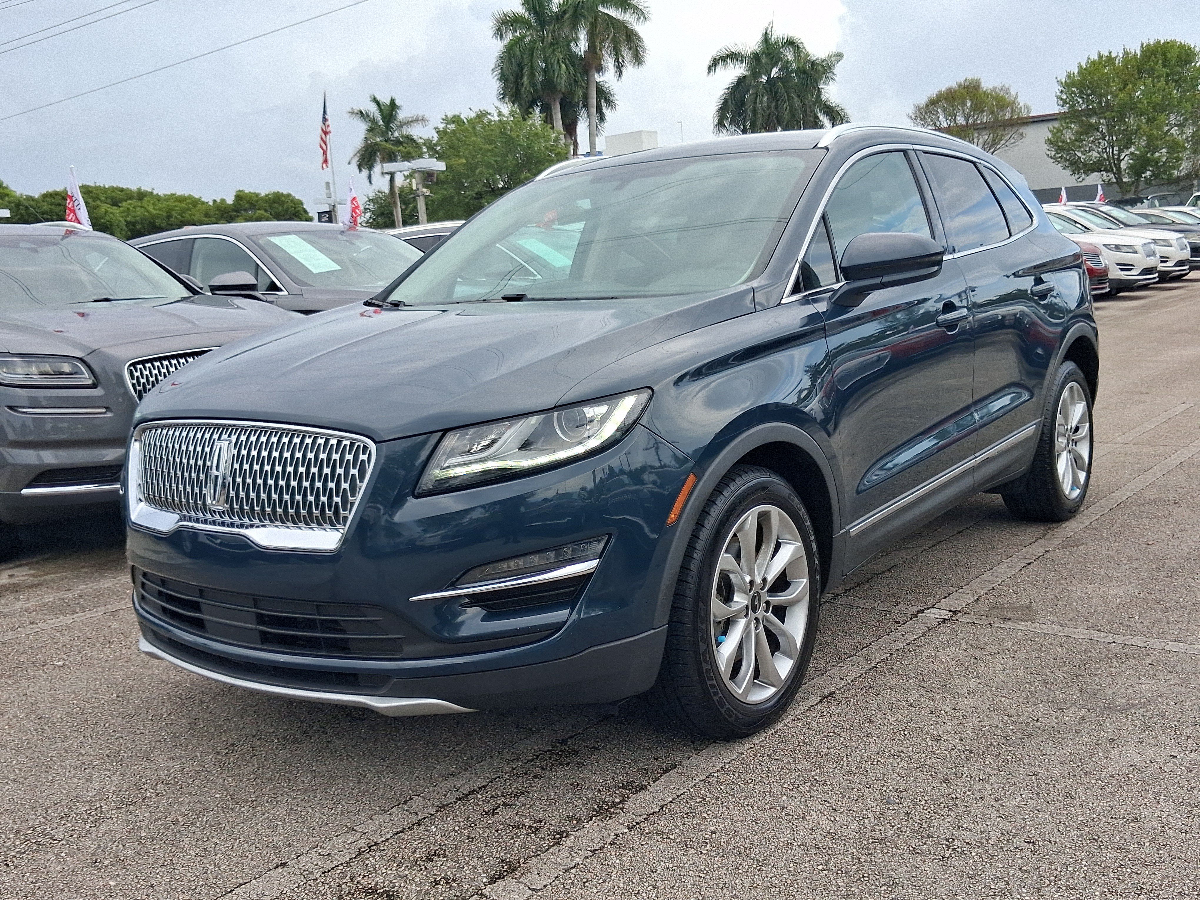 Used 2019 Lincoln MKC Select w/ Select Plus Package FWD image 2