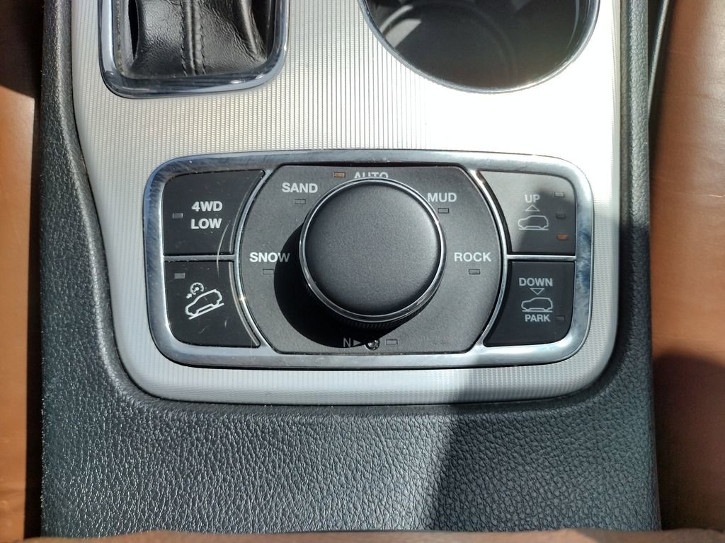 Used 2020 Jeep Grand Cherokee Summit w/ Platinum Series Group AWD/4WD image 33