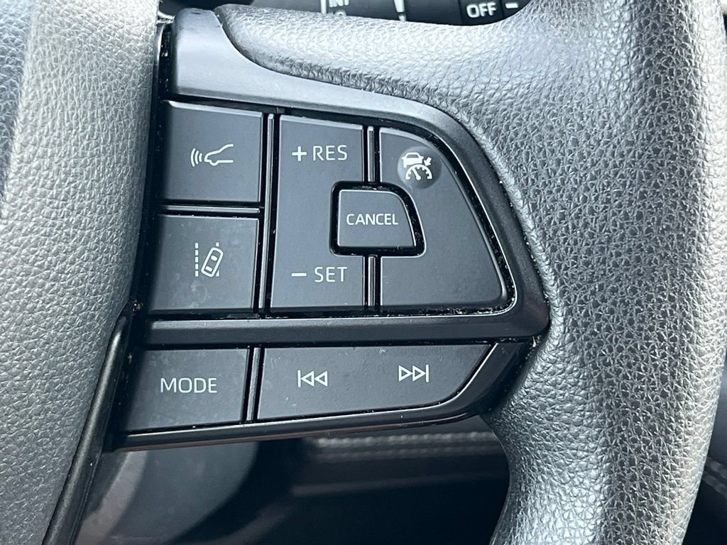 Certified 2025 Toyota Sienna LE AWD/4WD image 26