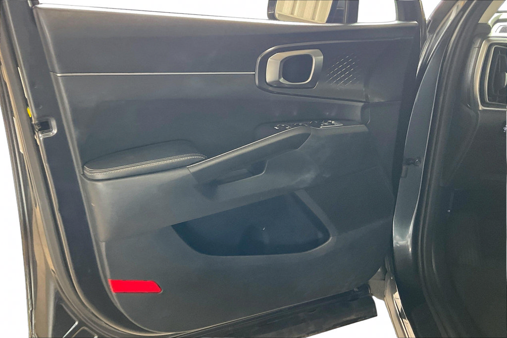 Used 2024 Kia Sorento S FWD image 2