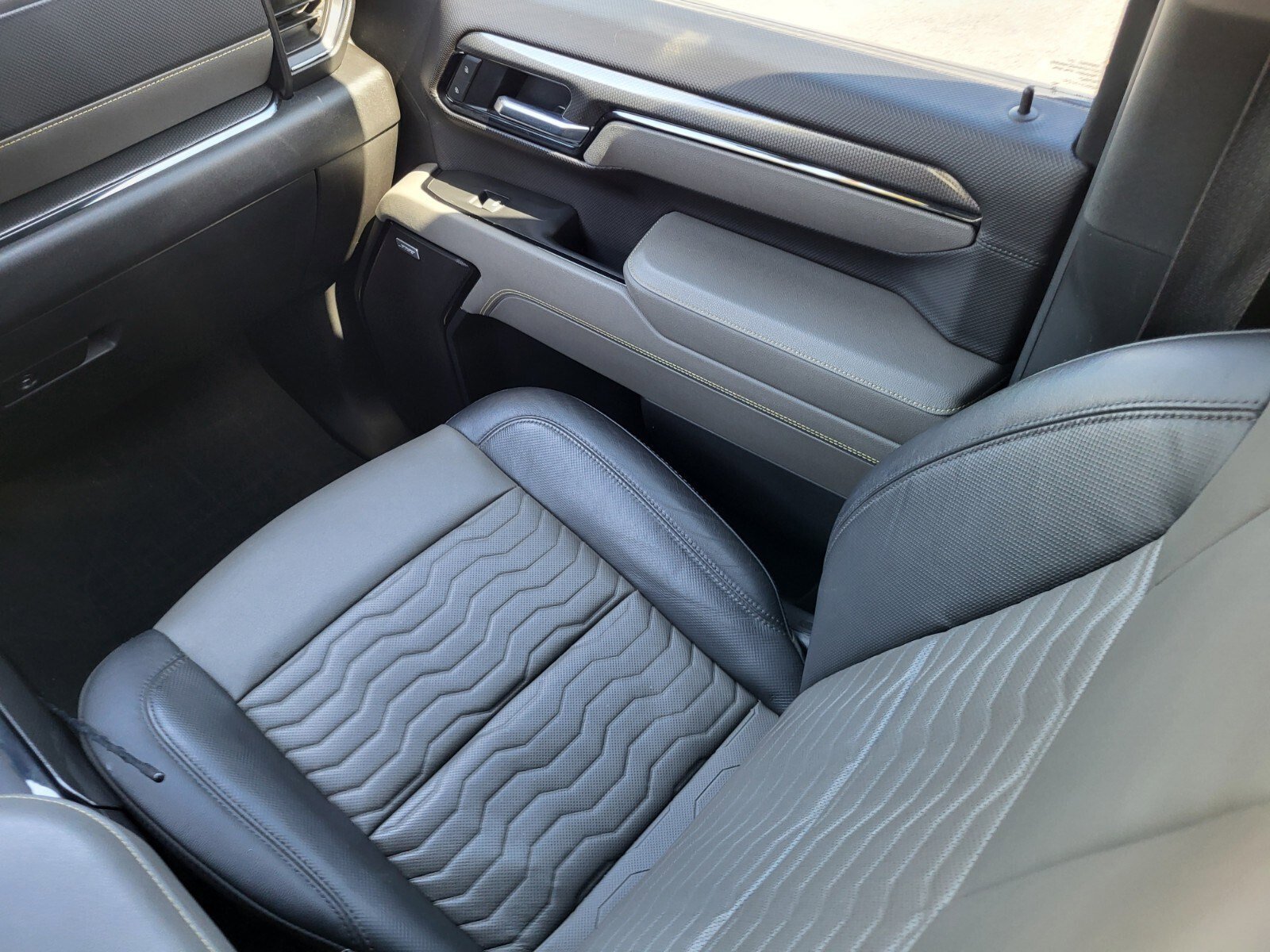 Used 2025 Chevrolet Silverado 2500 ZR2 w/ Technology Package image 16