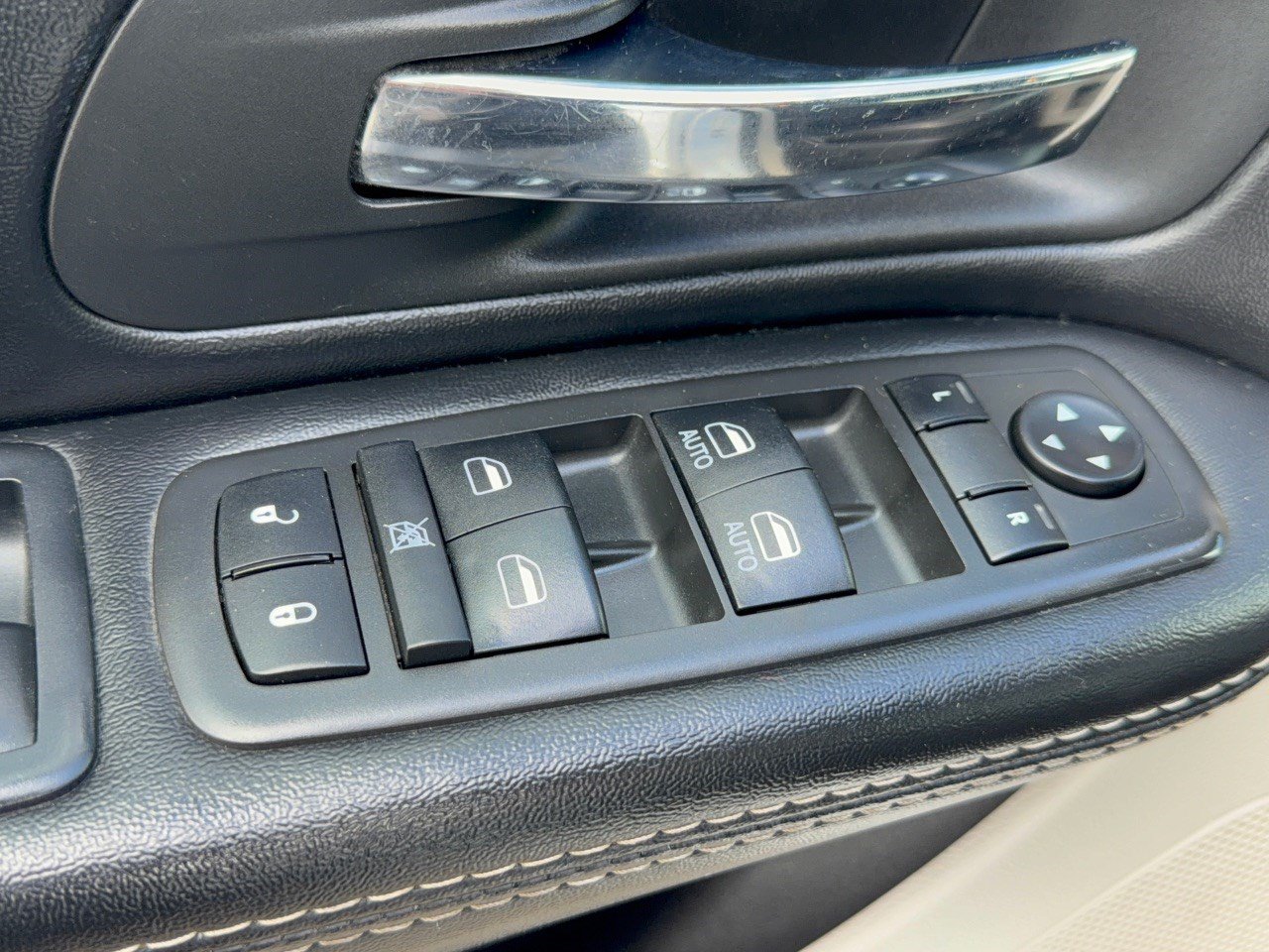 Used 2019 Dodge Grand Caravan SXT FWD image 15