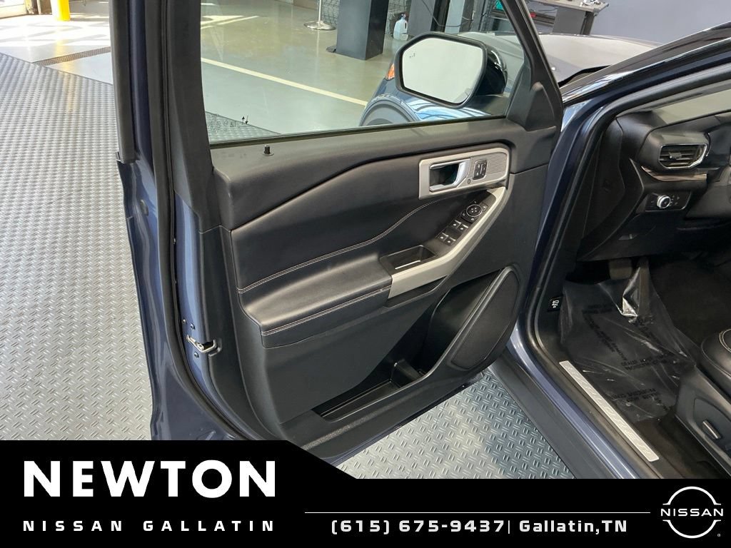 Used 2021 Ford Explorer Limited w/ Equipment Group 301A AWD/4WD image 46