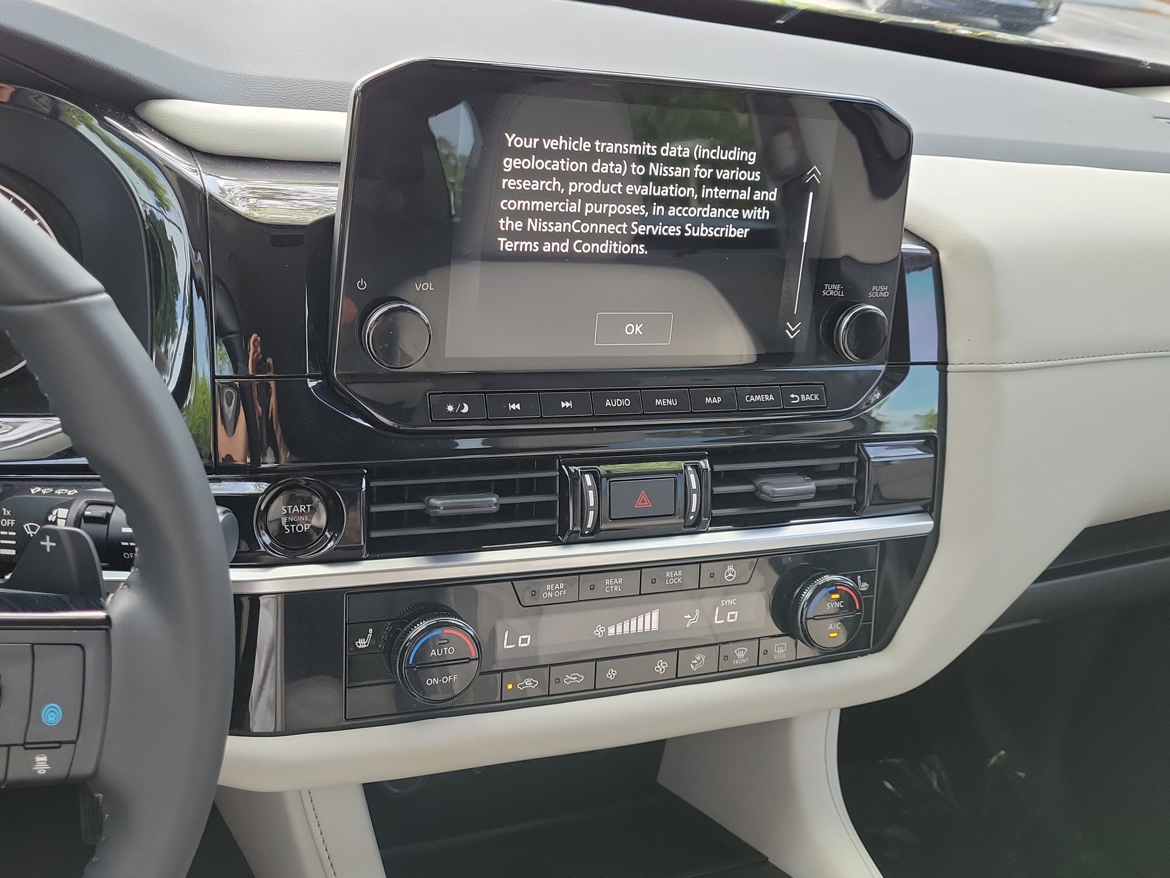 Used 2025 Nissan Pathfinder SL FWD image 29