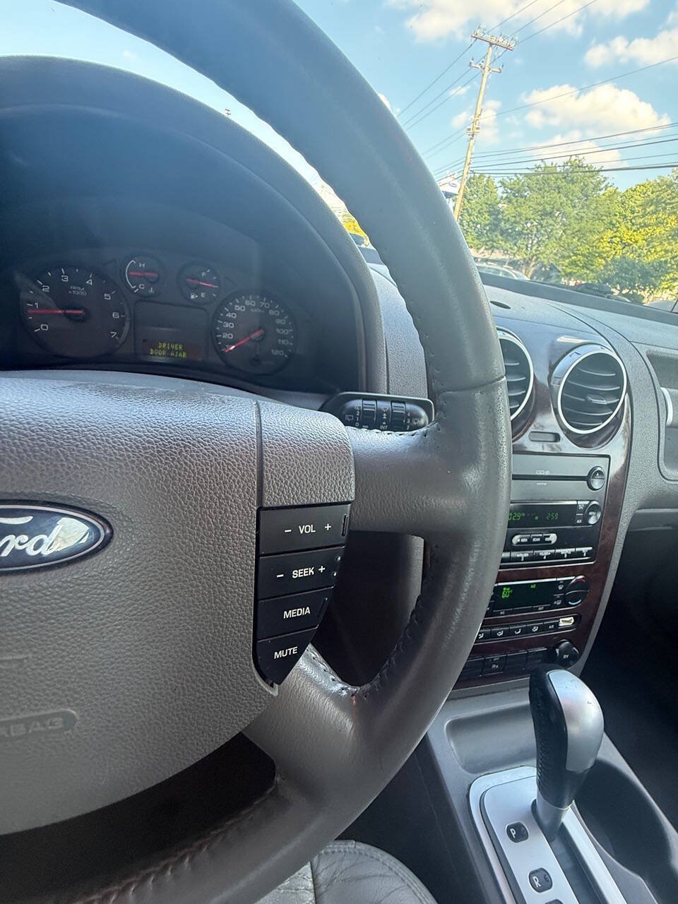 Used 2007 Ford Freestyle SEL FWD image 22