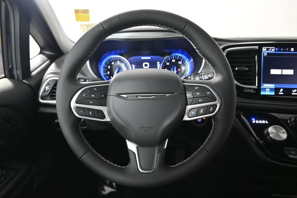 New 2027 Chrysler Pacifica Select FWD image 36