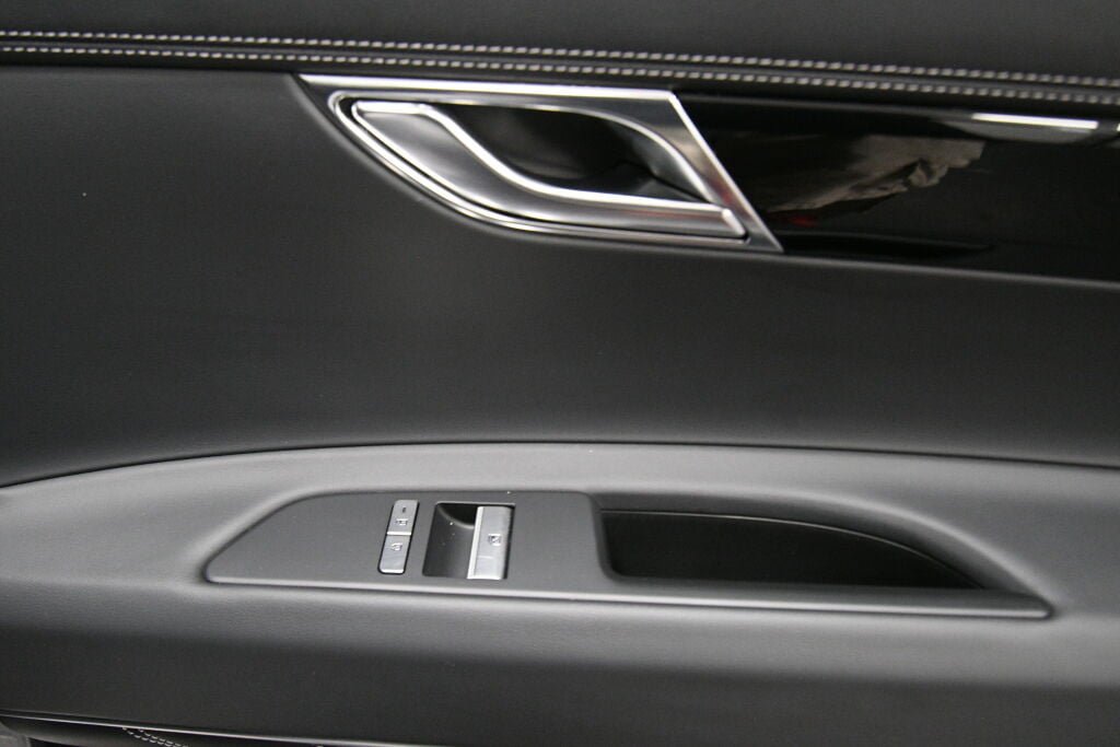 Used 2025 Genesis GV80 2.5T Standard AWD/4WD image 28