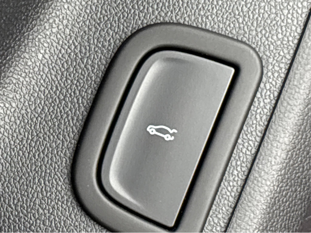 Used 2025 Chevrolet Traverse RS image 24