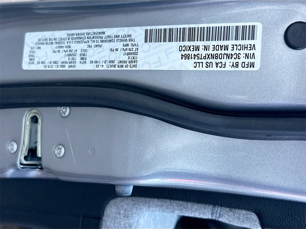 Used 2023 Jeep Compass Latitude image 35