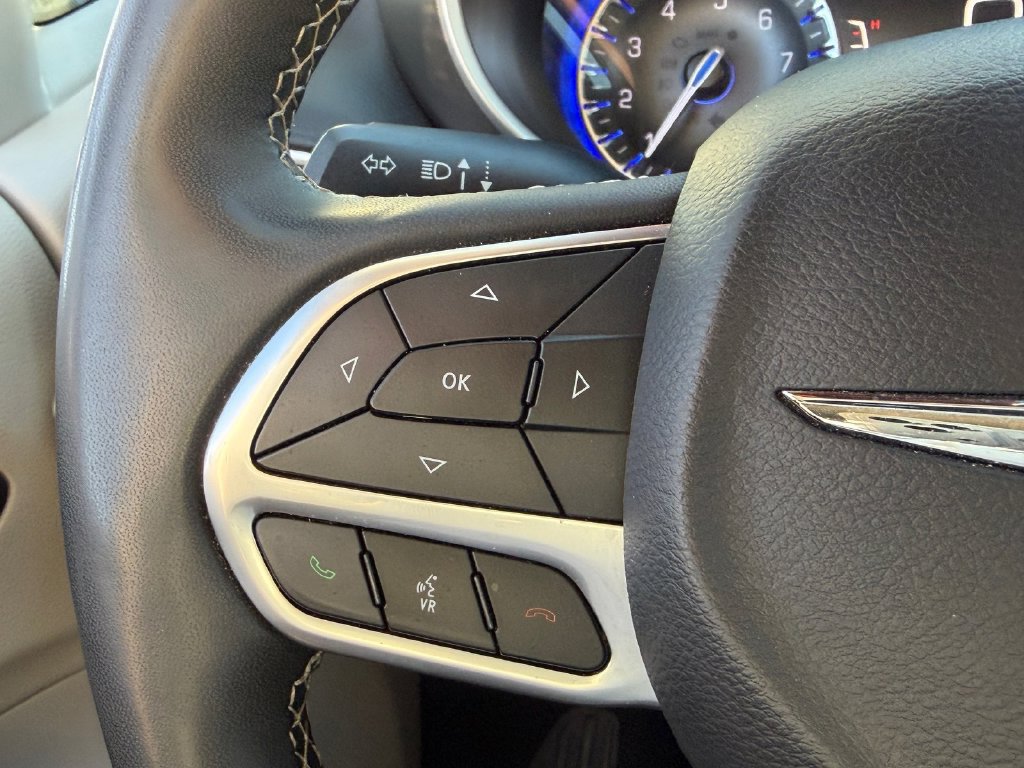 Used 2024 Chrysler Pacifica Touring-L FWD image 35