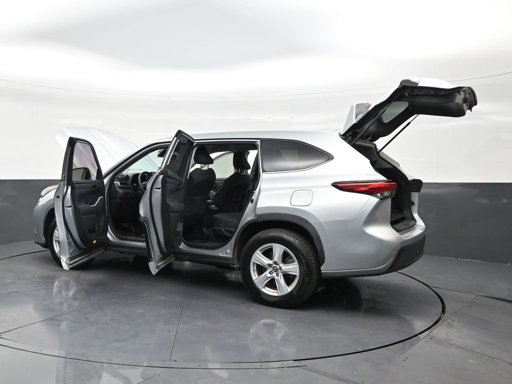 Used 2020 Toyota Highlander L image 32