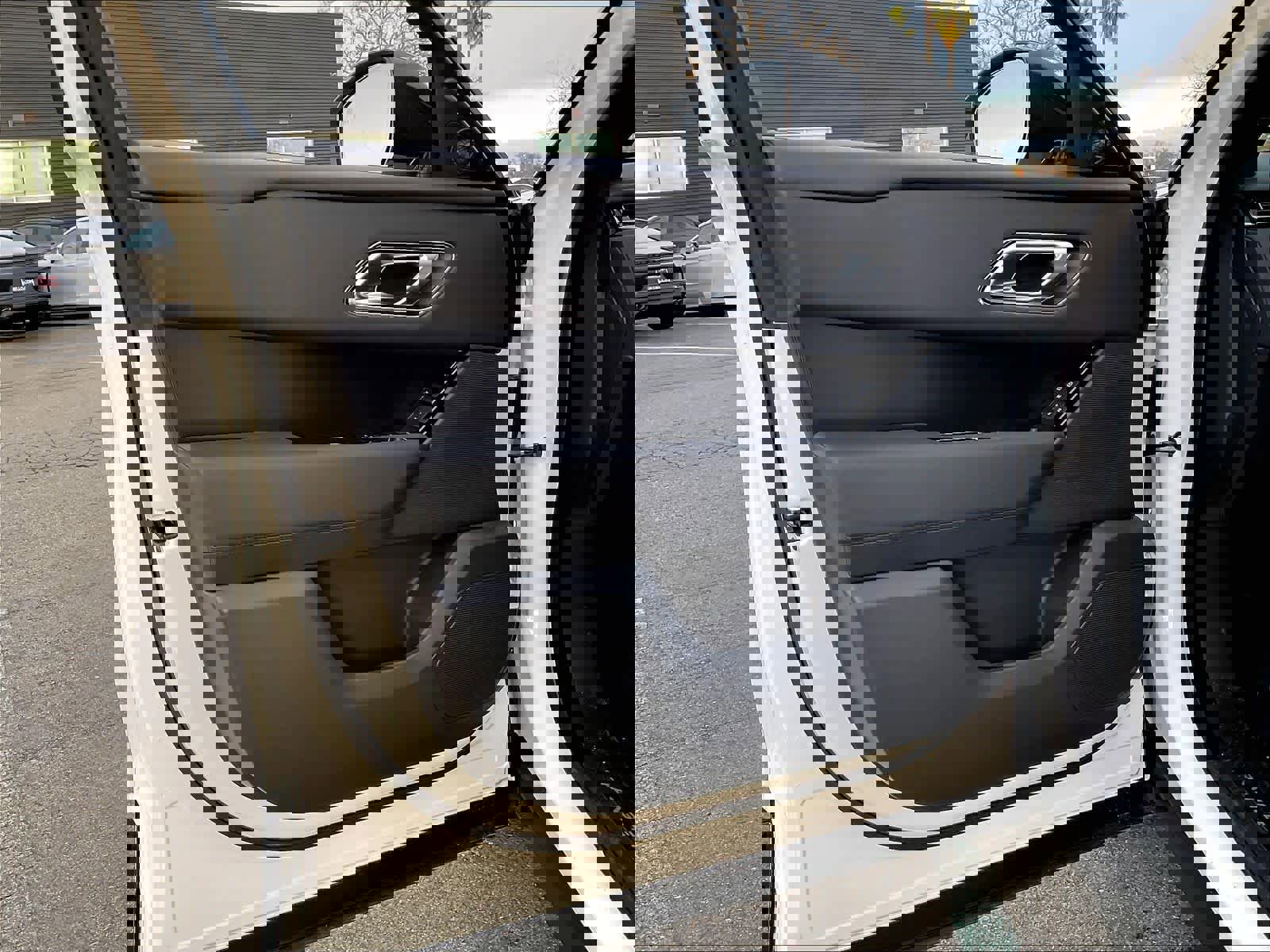 New 2026 Land Rover Range Rover Velar Dynamic SE image 24