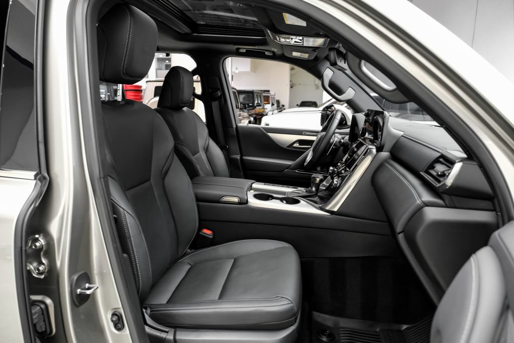 Used 2024 Lexus LX 600 F Sport AWD/4WD image 36
