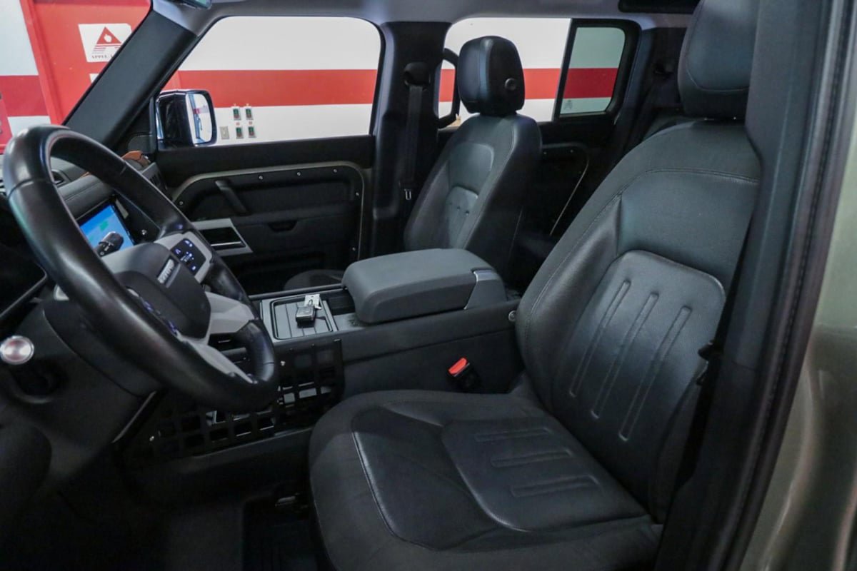 Used 2020 Land Rover Defender 110 SE image 11