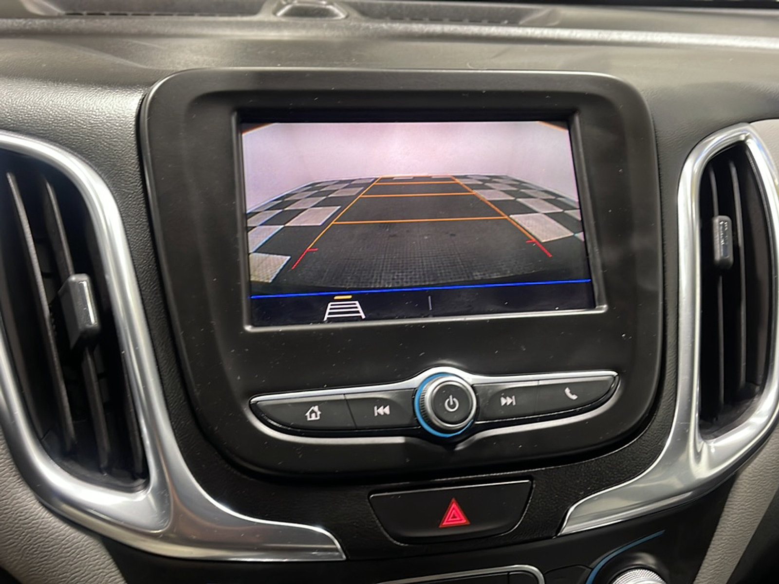 Used 2020 Chevrolet Equinox LS w/ LS Convenience Package FWD image 9