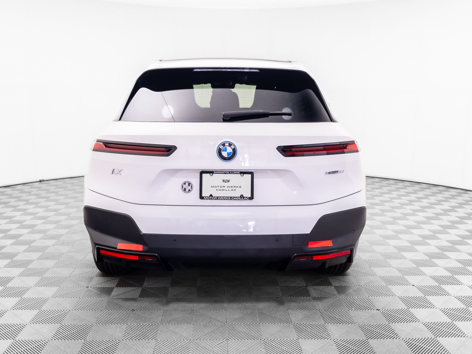 Used 2024 BMW iX xDrive50 w/ Convenience Package AWD/4WD image 4