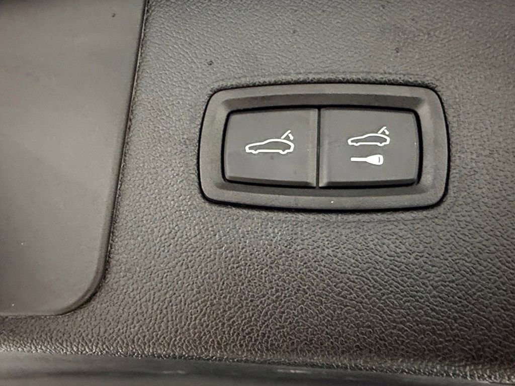 Used 2022 Porsche Cayenne Platinum Edition image 7