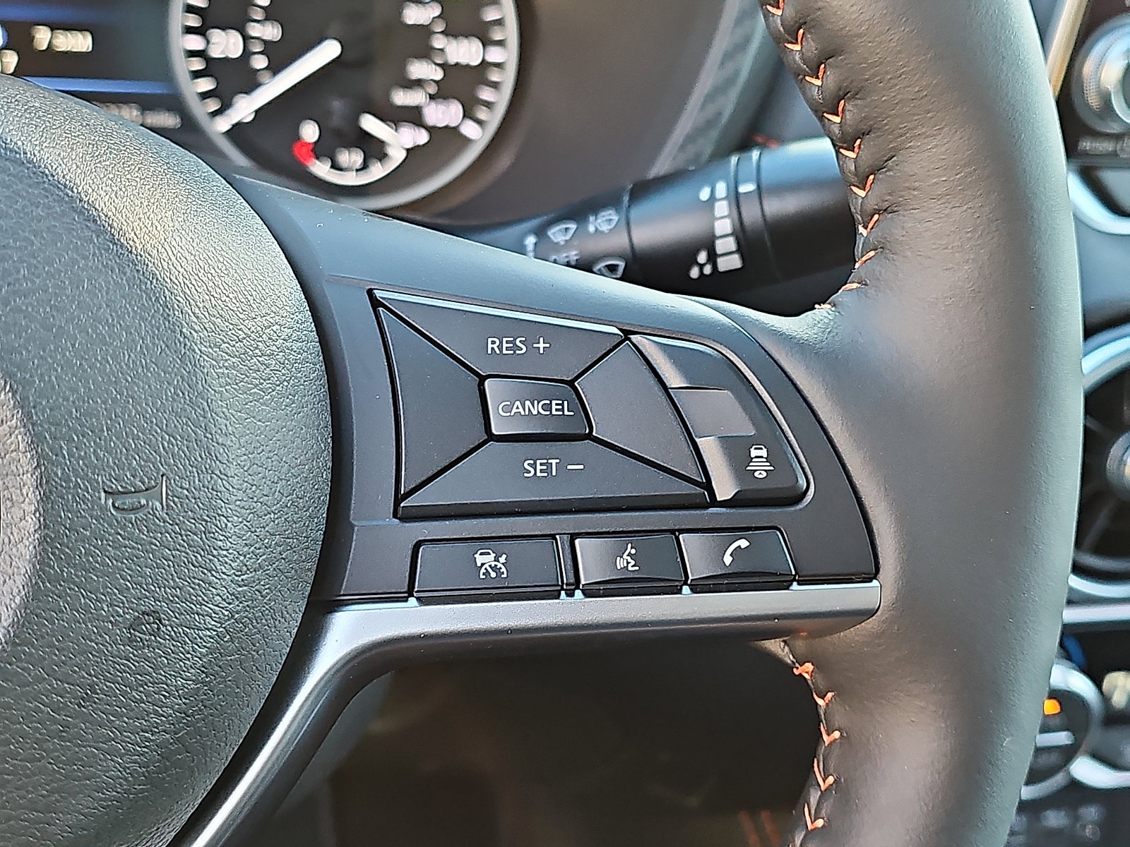 Used 2025 Nissan Sentra SR w/ SR Premium Package image 23