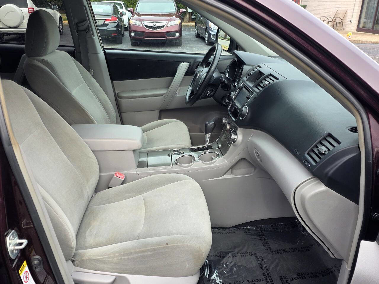 Used 2013 Toyota Highlander Plus image 10