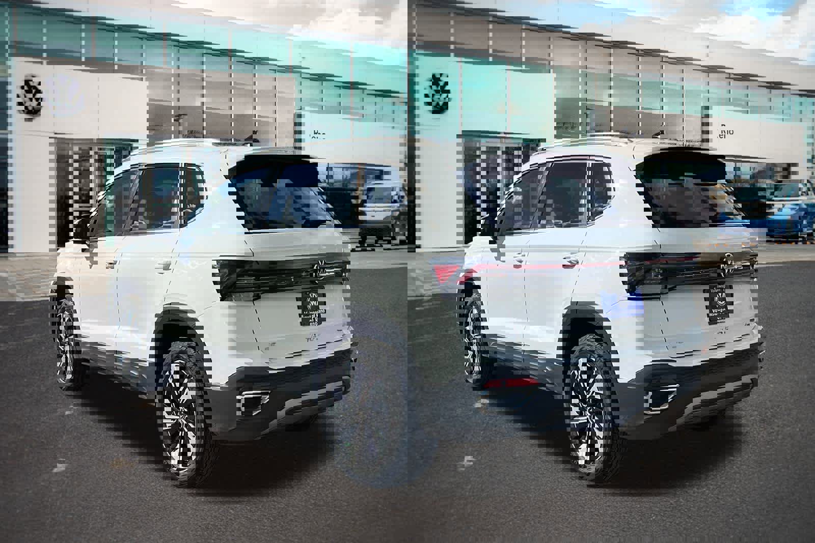 Used 2025 Volkswagen Taos SE image 7