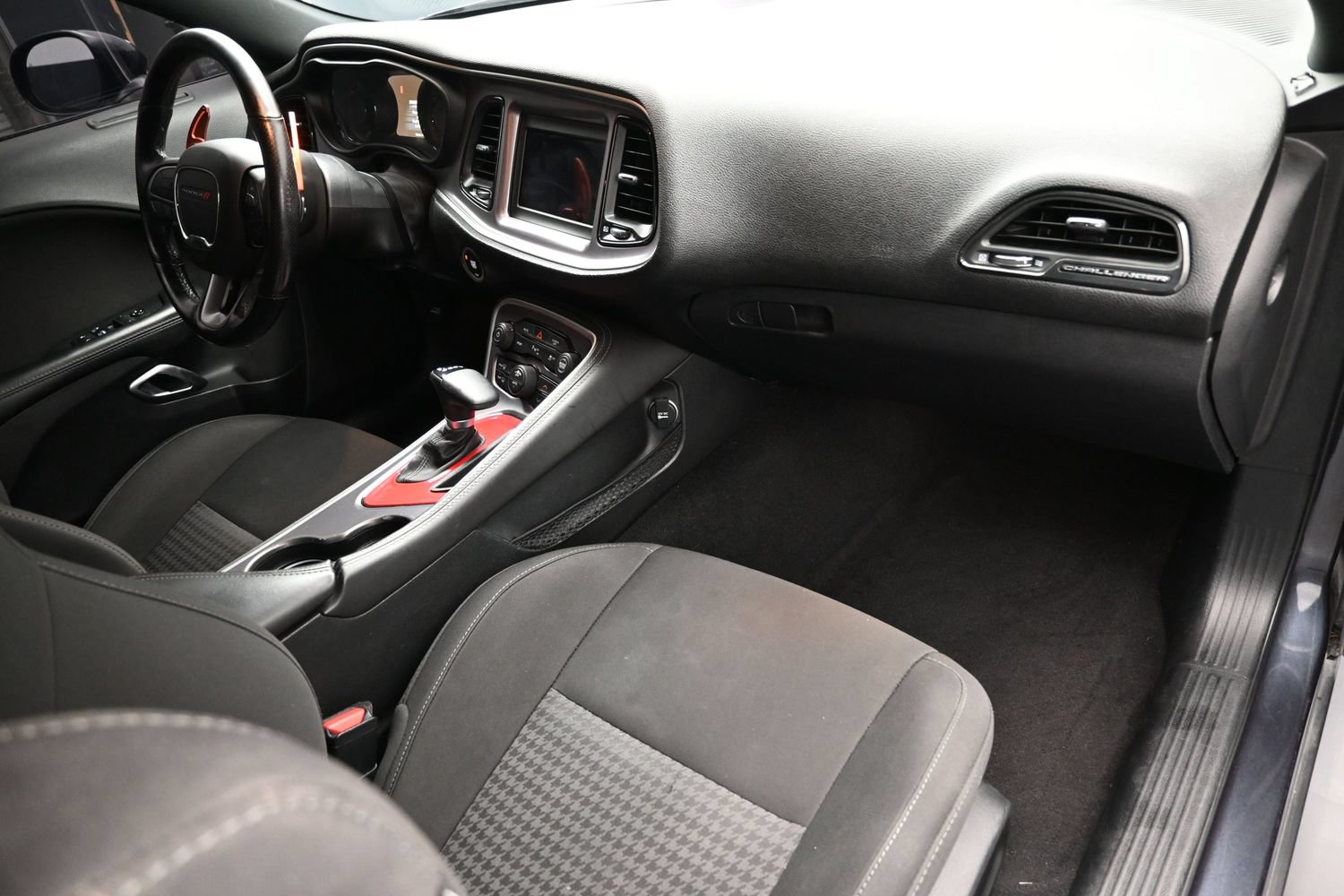 Used 2019 Dodge Challenger R/T w/ Driver Convenience Group RWD image 38