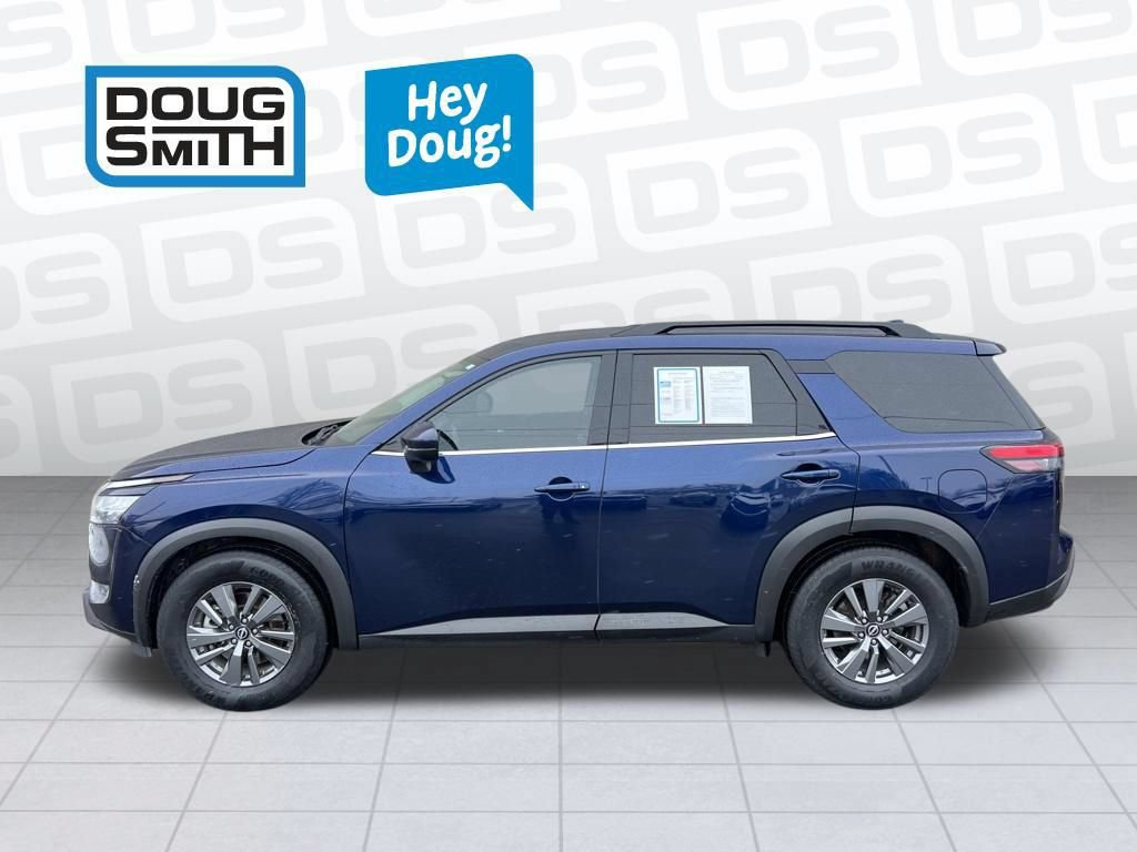 Used 2022 Nissan Pathfinder SV AWD/4WD image 2