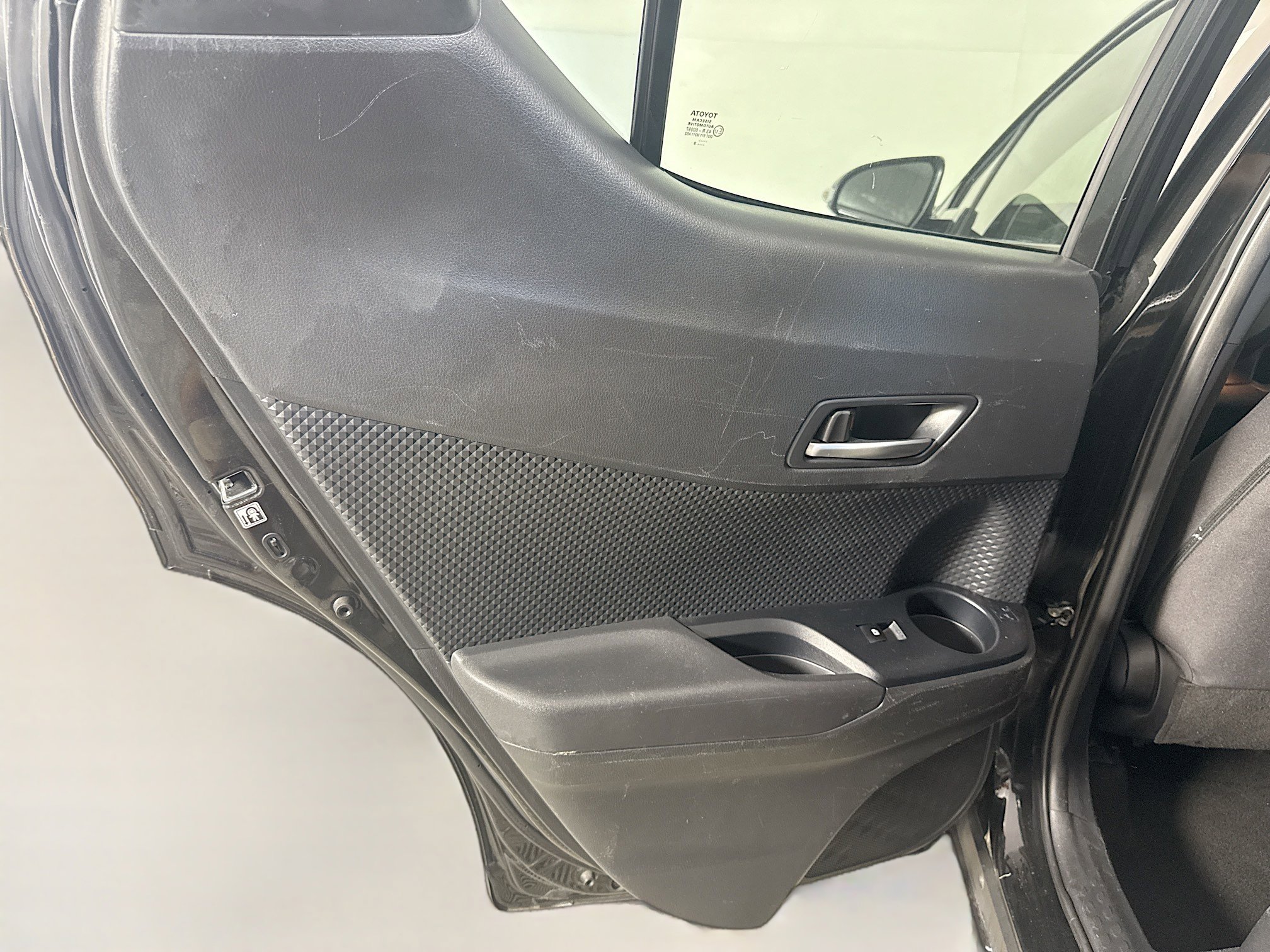 Used 2019 Toyota C-HR LE image 25