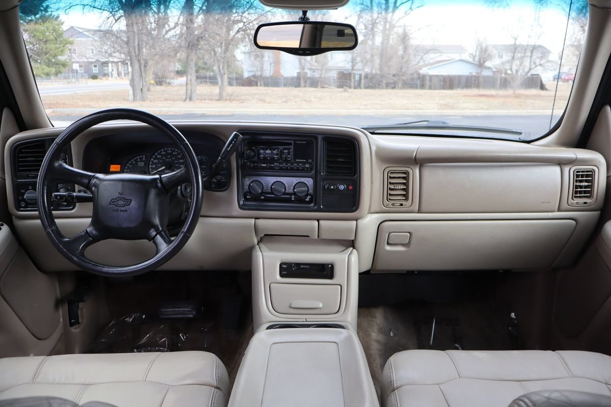 Used 2002 Chevrolet Suburban 2500 LT AWD/4WD image 16