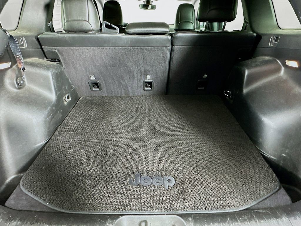 Used 2019 Jeep Cherokee Trailhawk w/ Cold Weather Group image 33