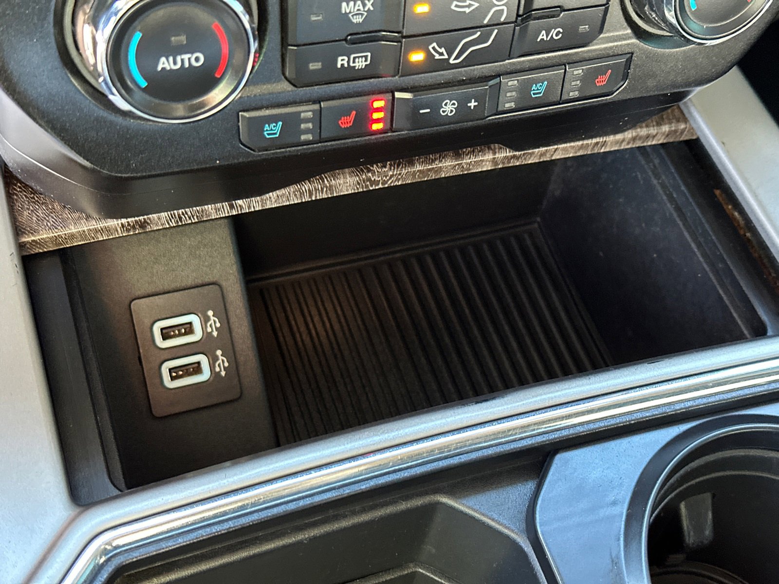 Used 2018 Ford F350 Lariat w/ Chrome Package image 33