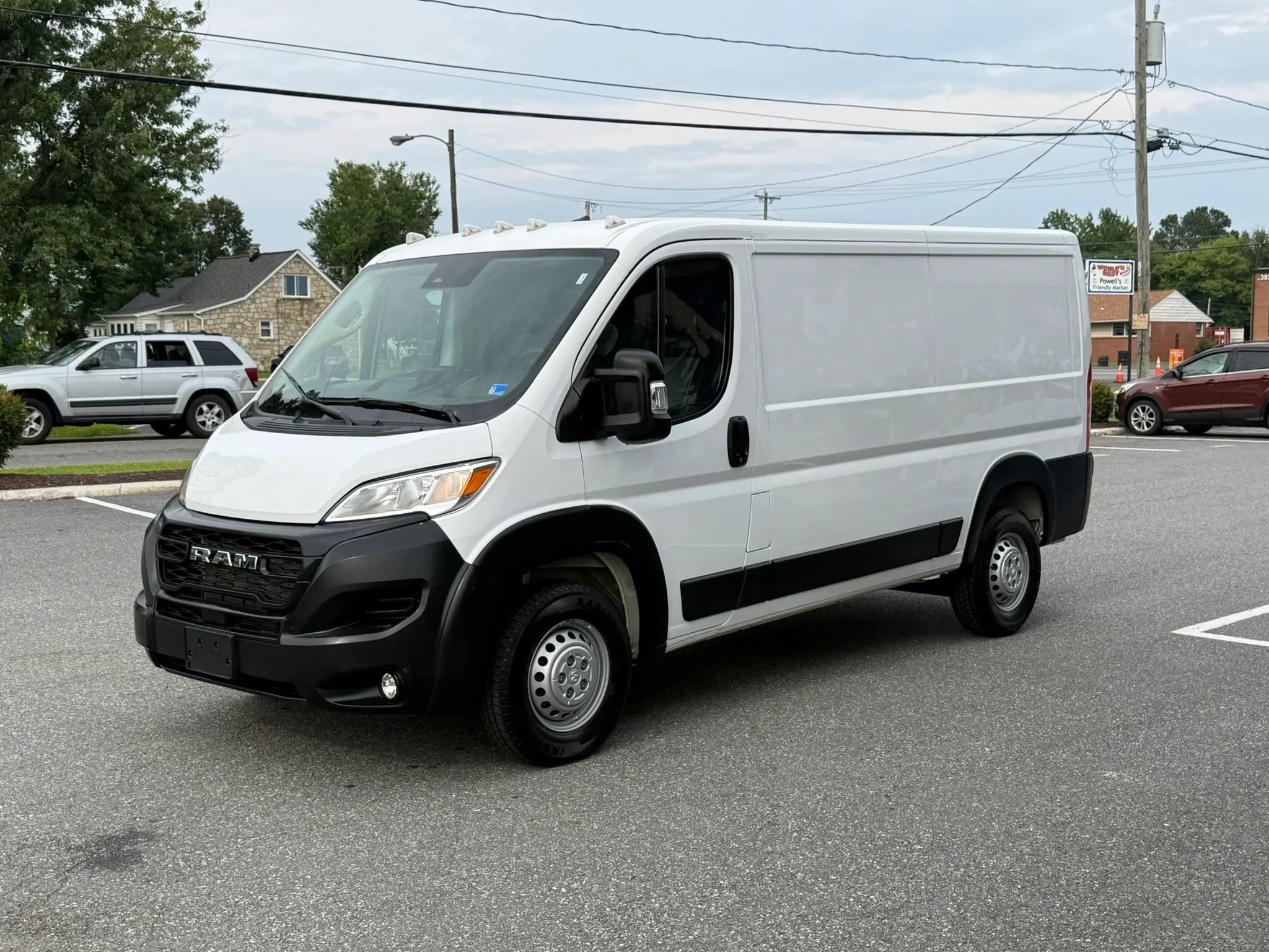 Used 2025 RAM ProMaster 2500 w/ Convenience Group FWD image 3