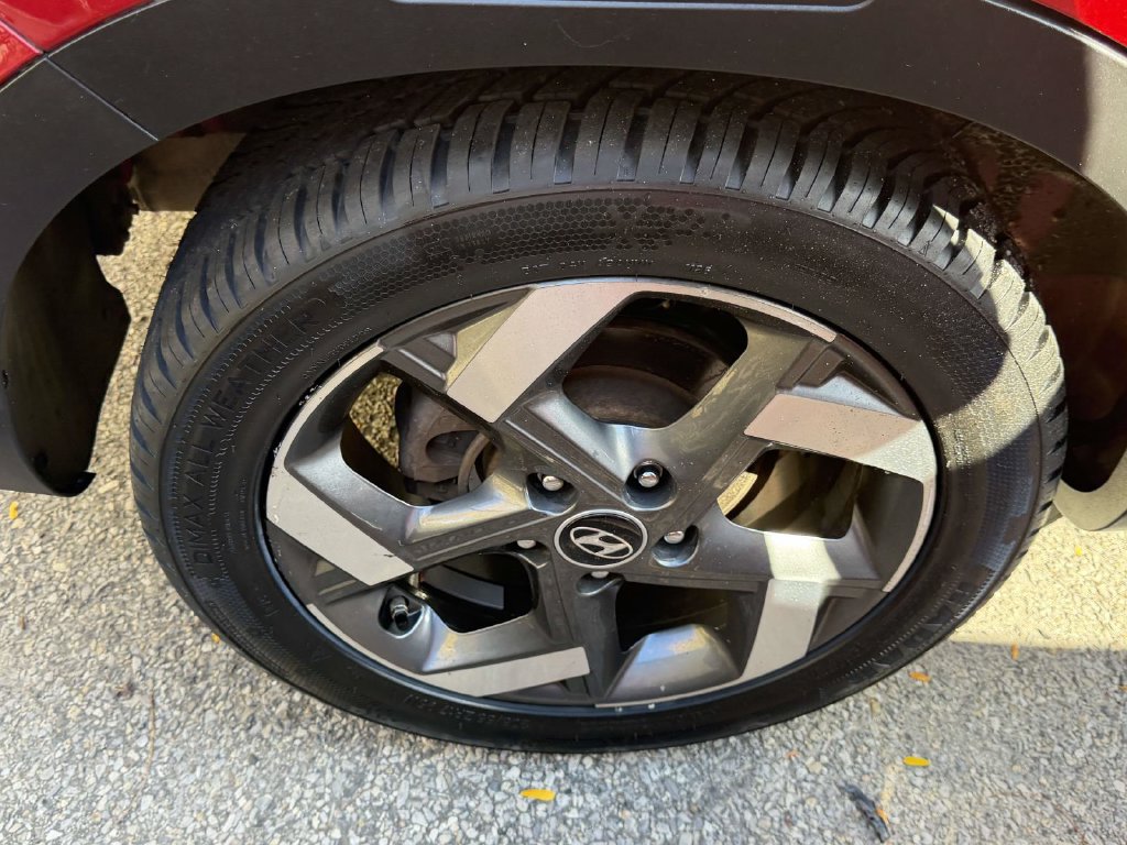 Certified 2023 Hyundai Venue Limited w/ Cargo Package FWD image 8