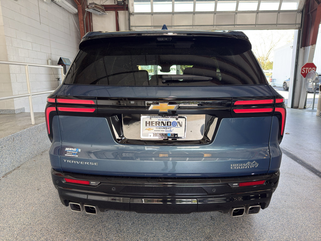 Used 2025 Chevrolet Traverse High Country image 7