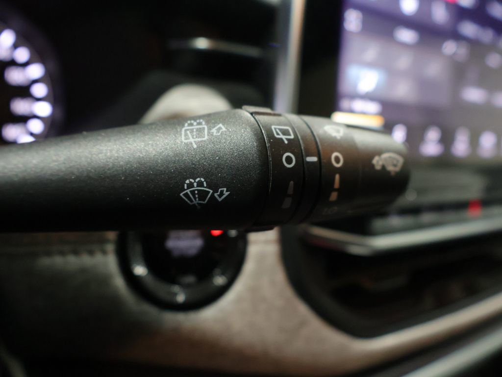 Used 2023 Jeep Compass Latitude image 35