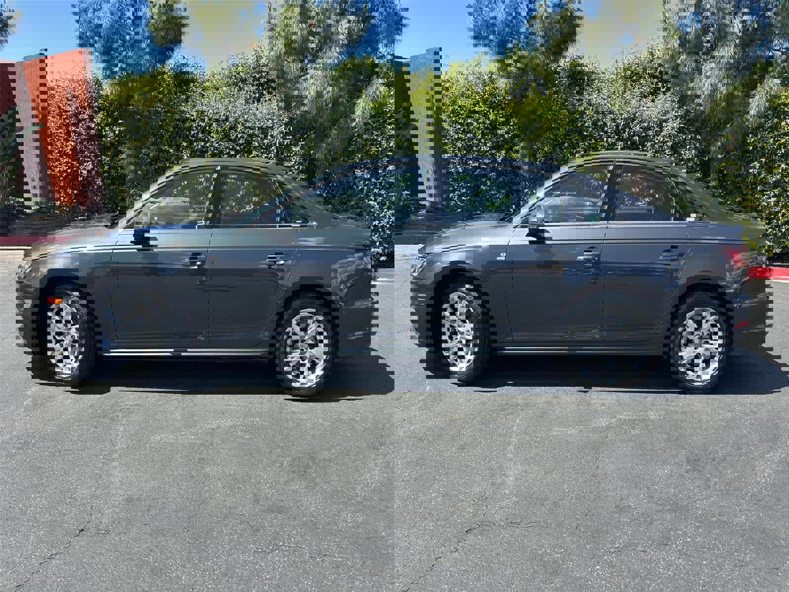 Used 2018 Audi A4 2.0T Ultra Premium FWD image 3