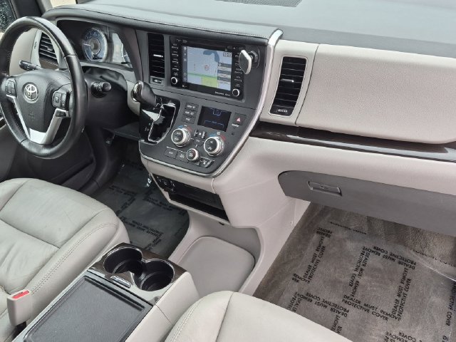 Certified 2018 Toyota Sienna XLE w/ XLE Navigation Package FWD image 34