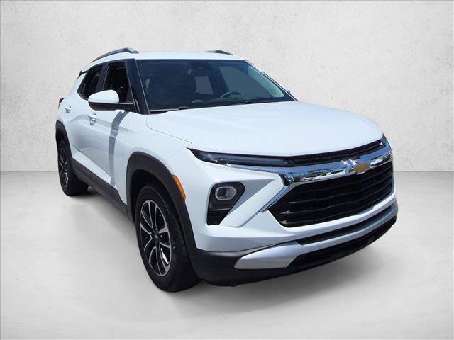 Used 2024 Chevrolet TrailBlazer LT w/ LT Cold Weather Package FWD image 3