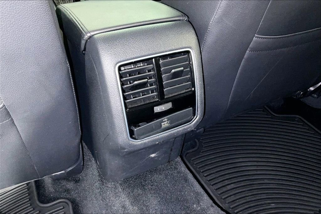 Used 2018 Volkswagen Passat 3.6 image 34