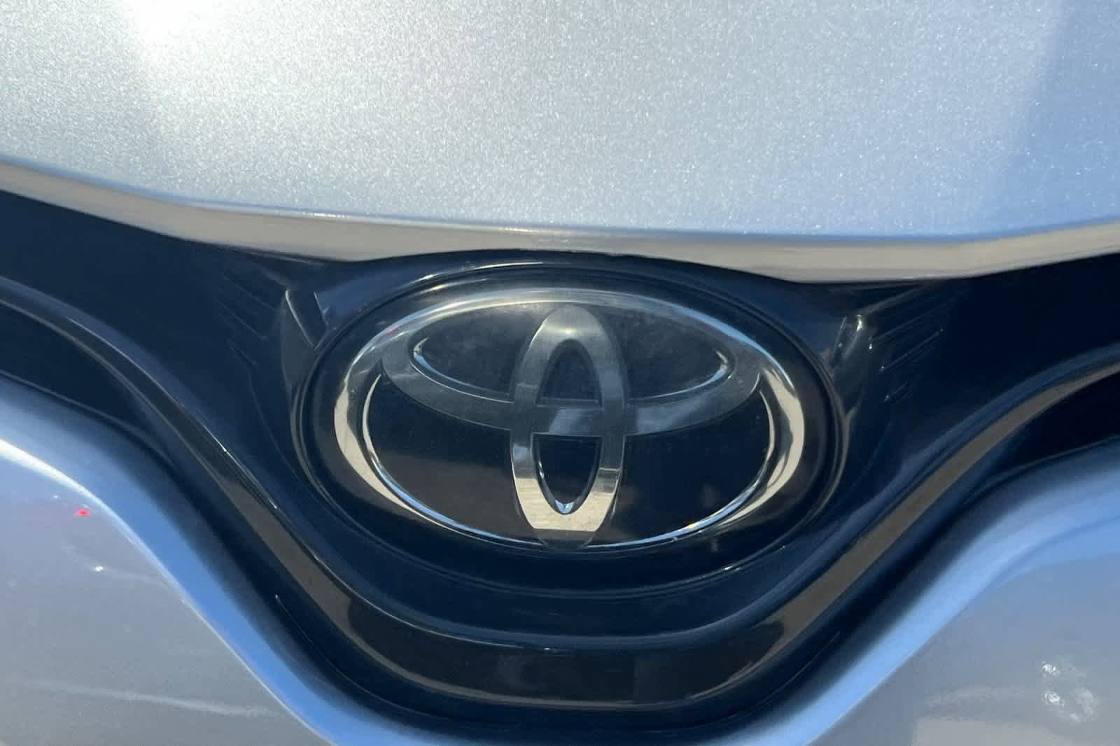 Used 2019 Toyota Camry LE FWD image 13