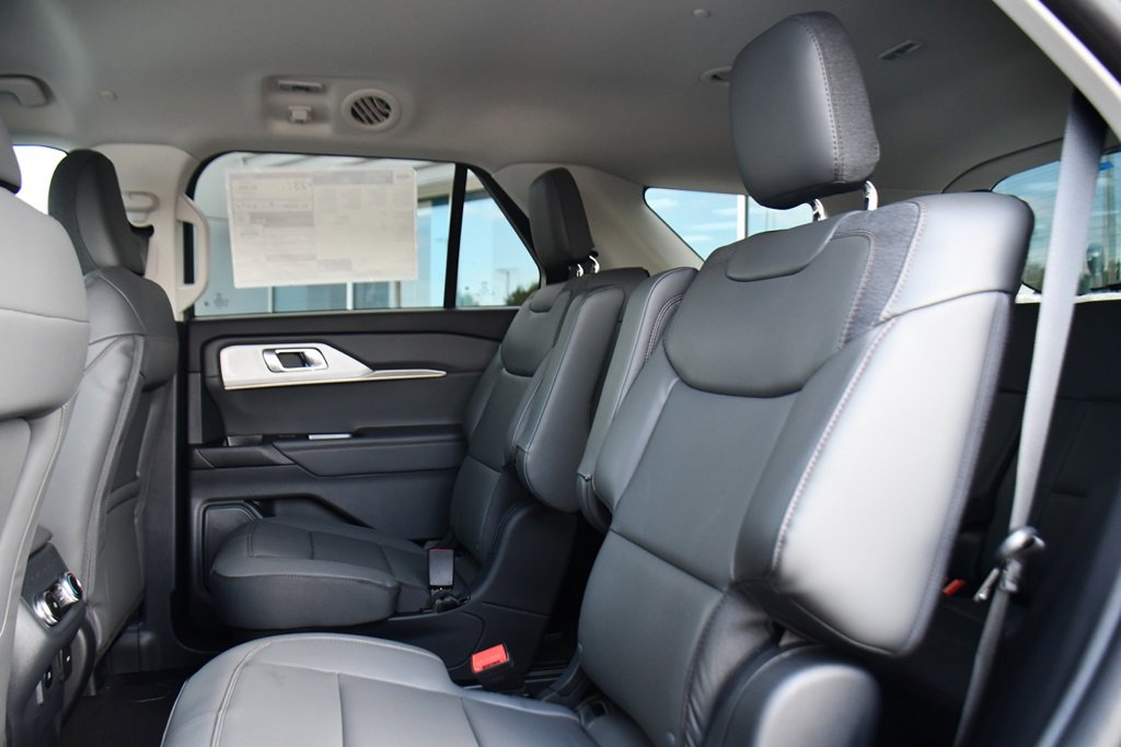 Used 2025 Ford Explorer Active w/ Active Comfort Package image 22