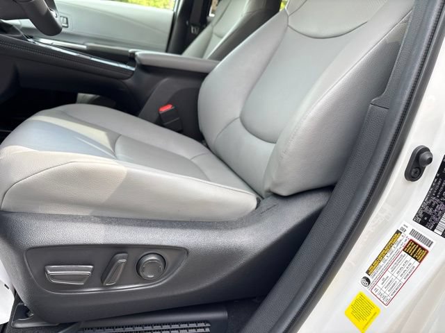 Used 2026 Toyota Sienna XLE FWD image 11