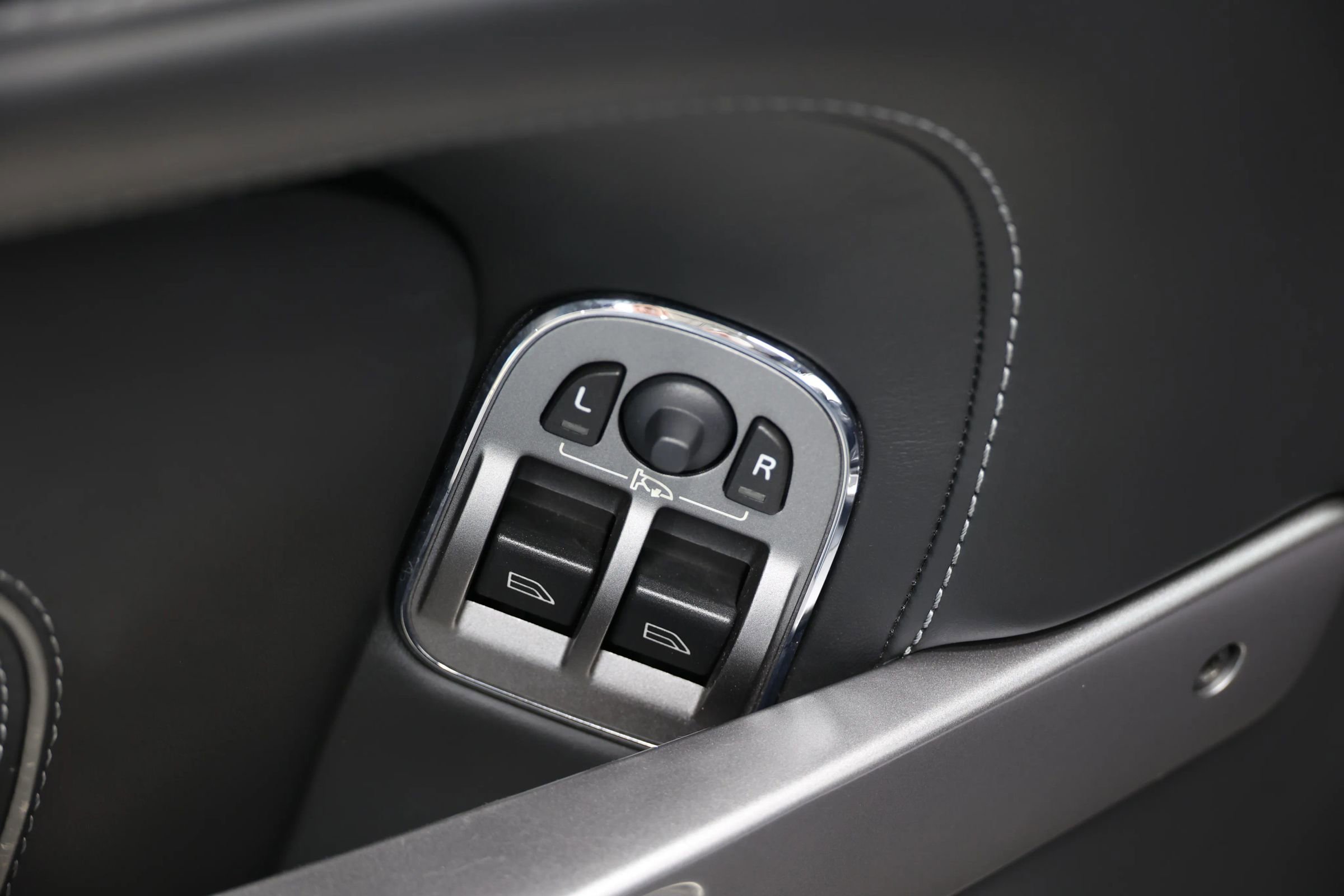 Used 2012 Aston Martin Virage Volante image 14