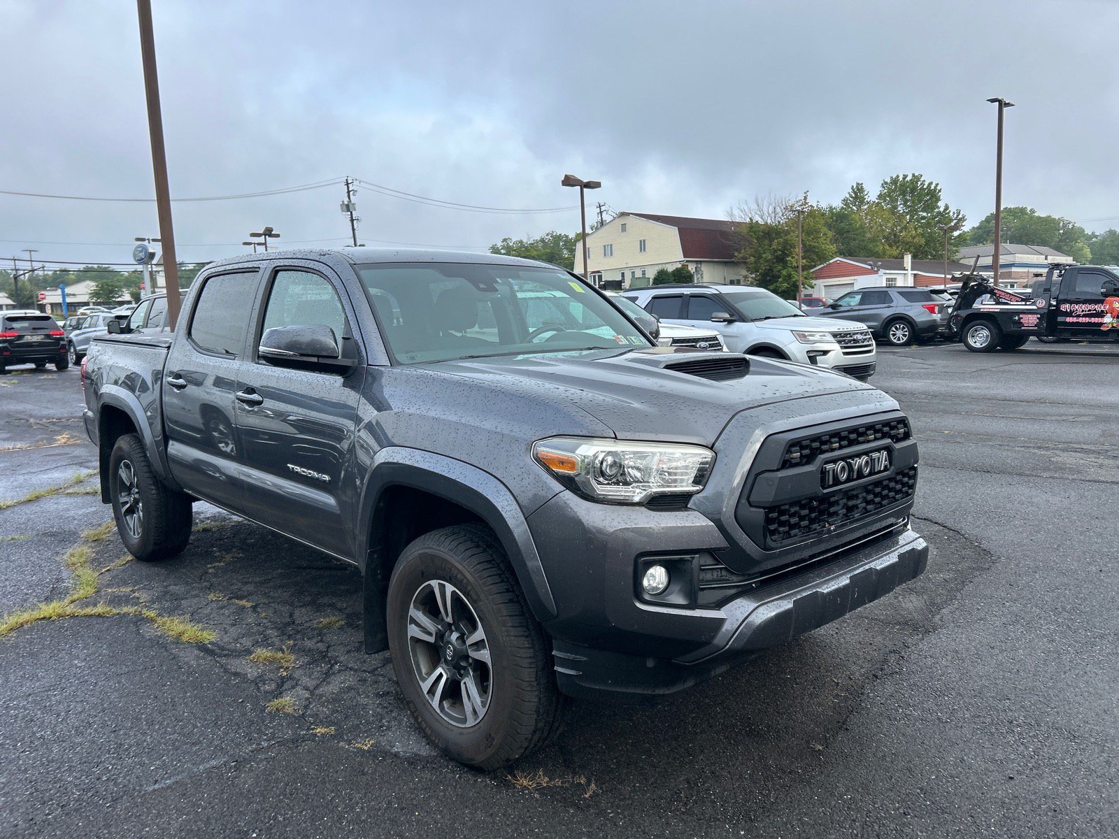 Used 2018 Toyota Tacoma TRD Sport AWD/4WD image 3